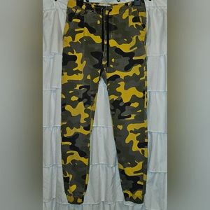 Kreamy Yellow Camo Croped Ankle Pants